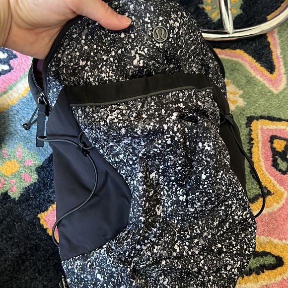 Lululemon running backpack - Picture 4 of 6